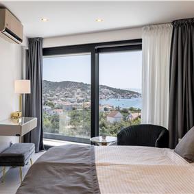 4 bedroom villa with heated pool and sea view in Vinišće, sleeps 8